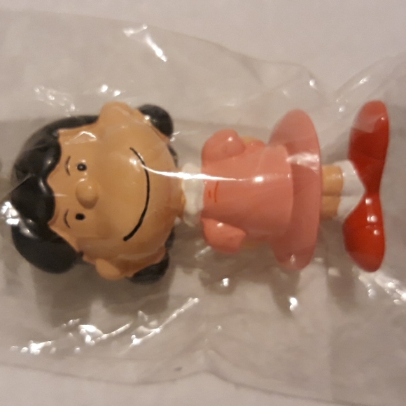 Charlie Brown Lucy Keychain - Picture 5 of 5
